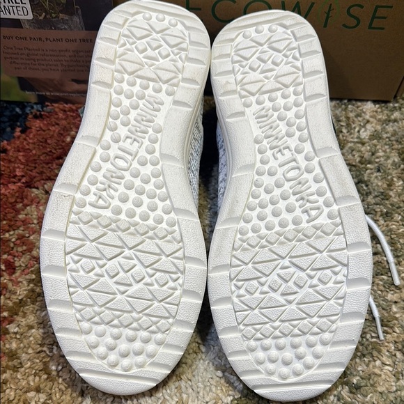 Minnetonka Women’s 7.5 Ecowise White & Grey ♻️ Materials 🌳 Planted NWT NIB - Picture 4 of 16